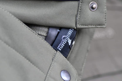 Pantalon de pêche softshell kaki – Déperlant, intérieur polaire, logo brodé | Précommande