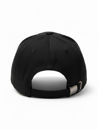 Vue arrière de la casquette noire en coton Connected Carper avec boucle de réglage métallique