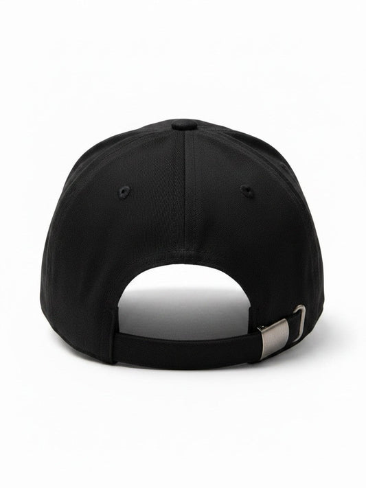 Vue arrière de la casquette noire en coton Connected Carper avec boucle de réglage métallique